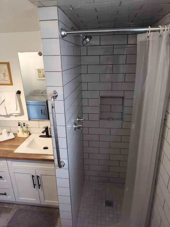 Apartment Tranquil & Tasteful One Bdrm Private Suite Ne Edmonton
